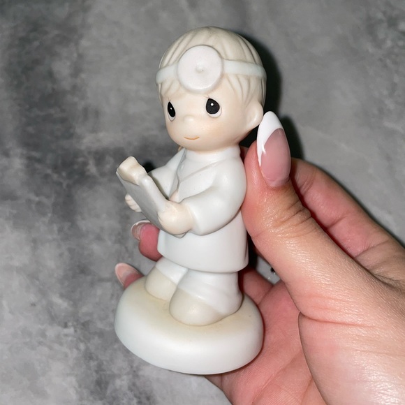 Precious Moments Mini Healthcare Hero - Picture 9 of 11